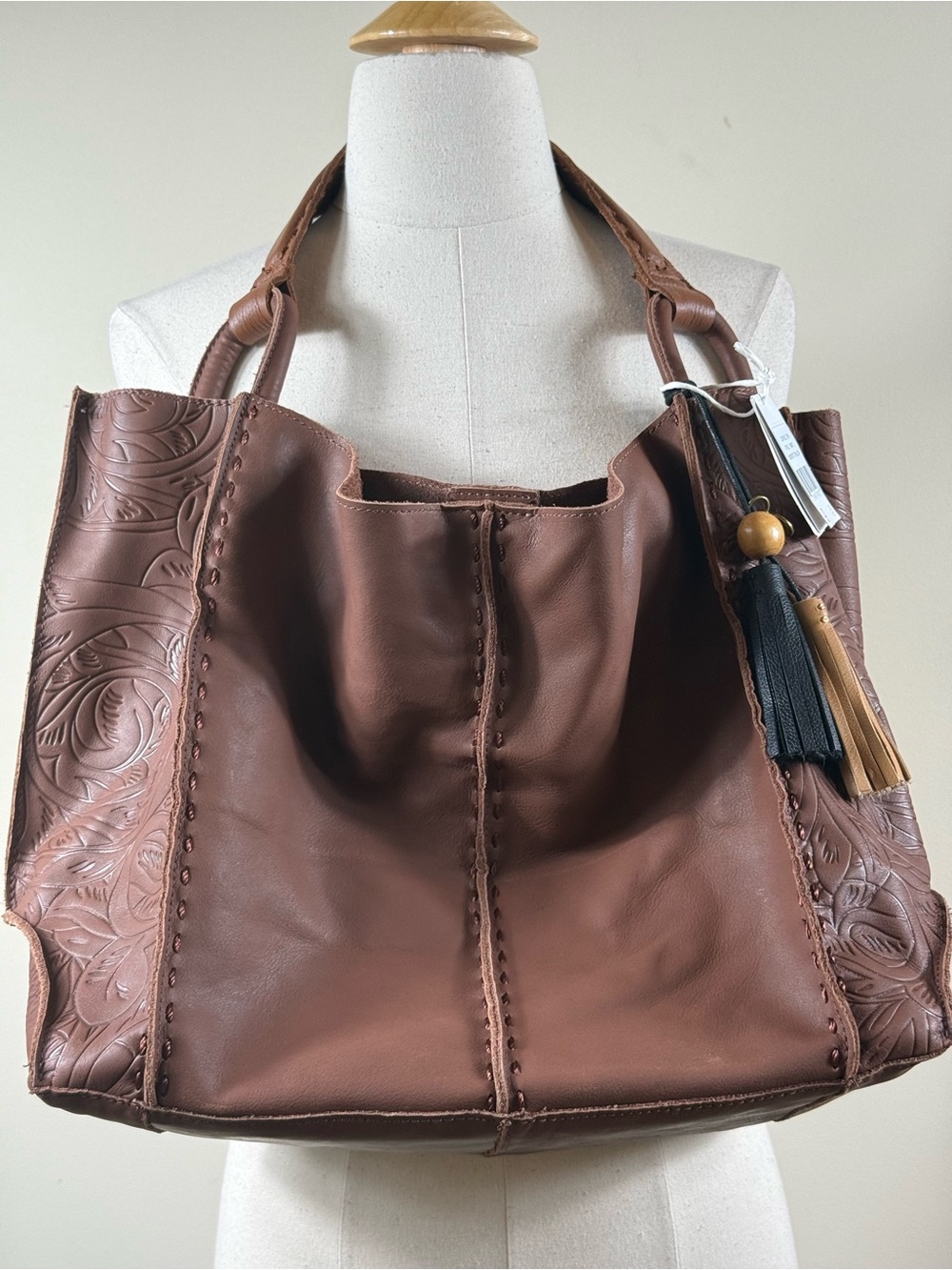 The Sak Los Feliz Large Tote Teak Leaf Embossed Leather - Picture 3 of 6